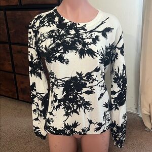 #124 Black and White Floral Women's Top